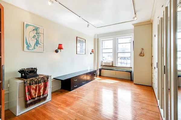 Sold by LG Fairmont Group | media 3