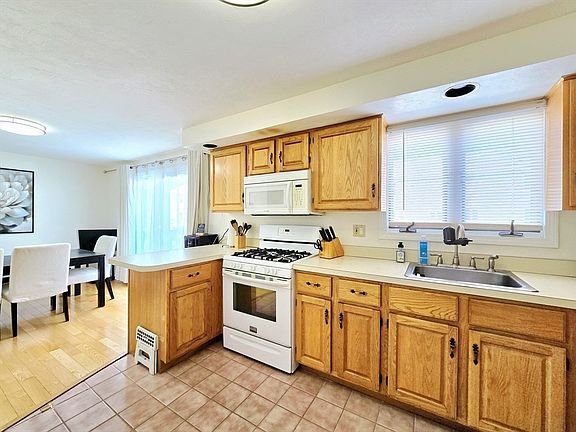 5th image of 4 Villa Roma Dr Unit 4