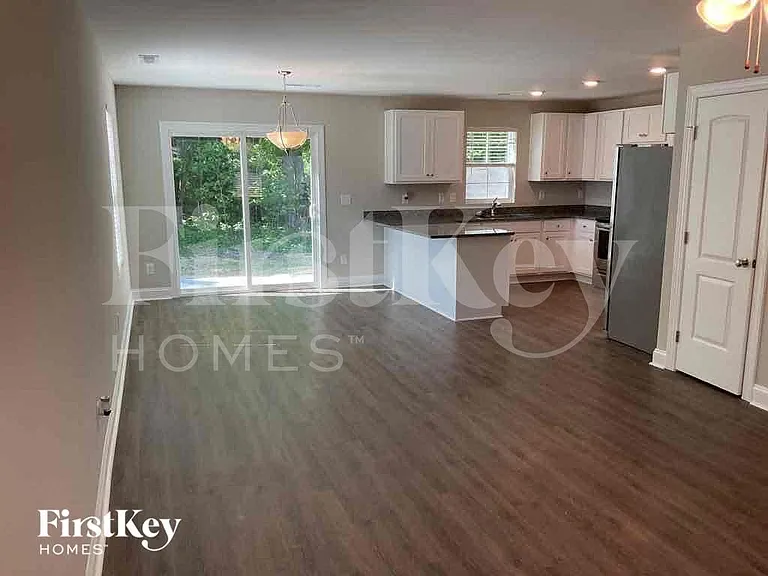 2041 Samantha Dr — Photo 3