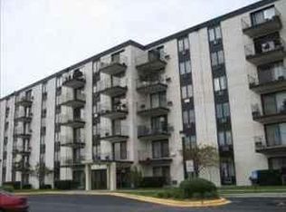 9737 Fox Glen Dr #5M, Niles, IL 60714