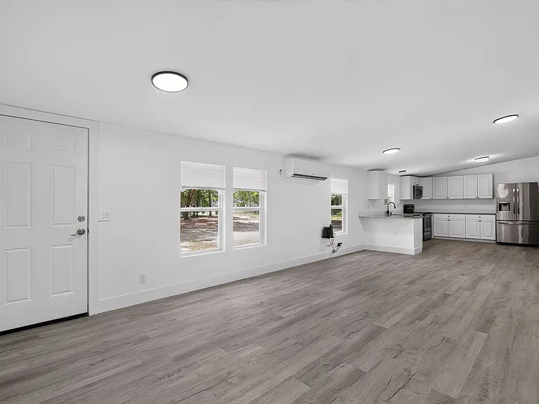 7180 SW 19th Pl — Photo 6