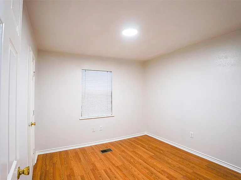 1412 Postoffice #A — Photo 13