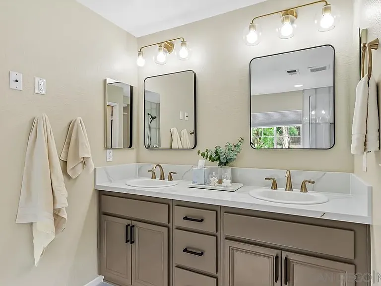 1084 Greenway Rd — Photo 17