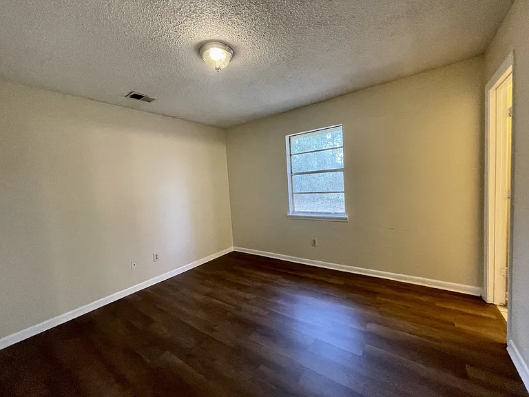115 Hardwick Rd — Photo 8