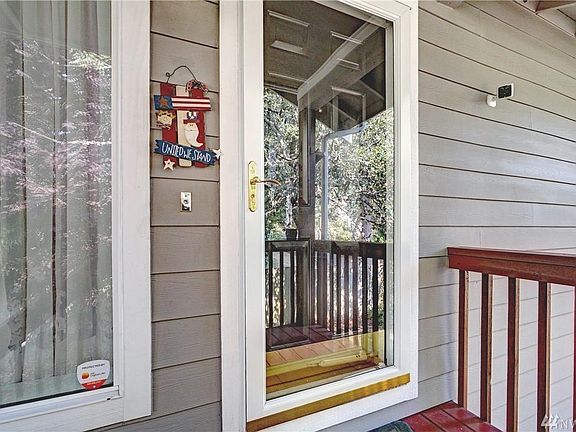 4th image of 553 Lake Louise Dr SW