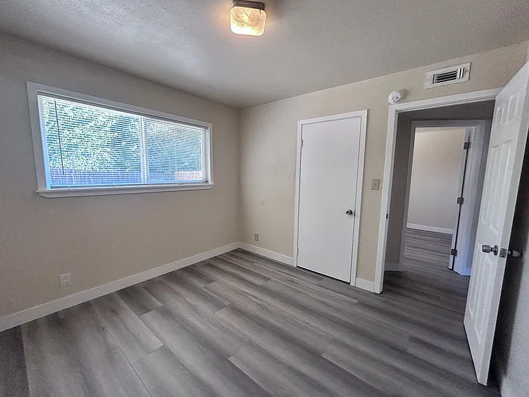 208 Talisman Dr — Photo 9