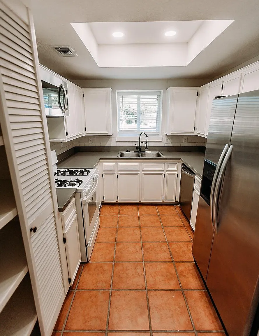 3 bed, 2.0 bath, 1438 sqft, $2,300 — Photo 4