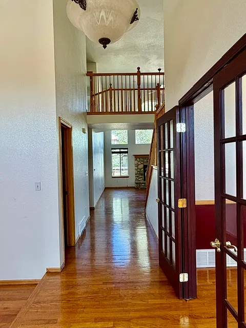 6 bed, 4.5 bath, 4672 sqft, $3,500 — Photo 4