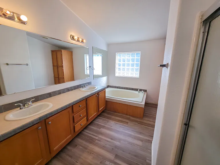 25120 Charina Rd — Photo 31