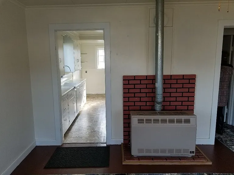 150 E Everett Ave — Photo 4