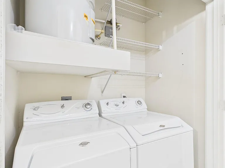 1901 Post Oak Blvd #OAK-2402 — Photo 18