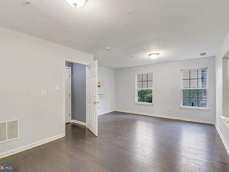 7742 Valley Oak Dr #91 — Photo 3