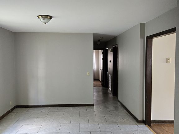 4th image of 102 N Church St