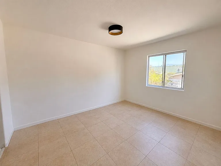 1027 Coronado Terrace — Photo 12