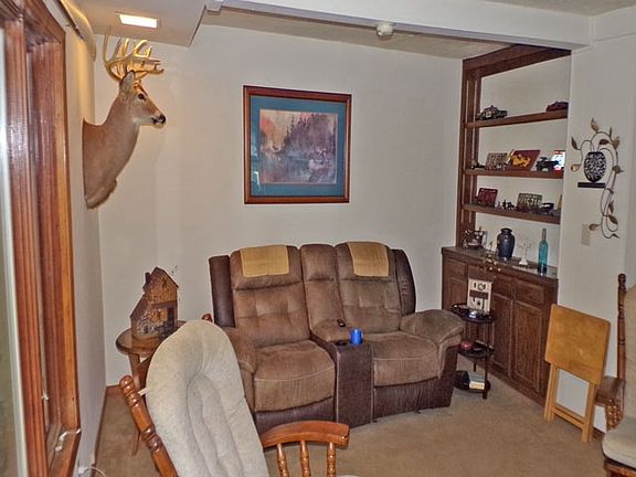 4th image of 1008 E Scott St
