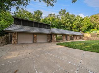 15906 Town Ln, Crescent, IA 51526
