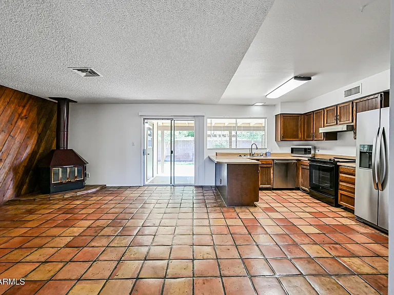 1252 E El Parque Dr — Photo 4