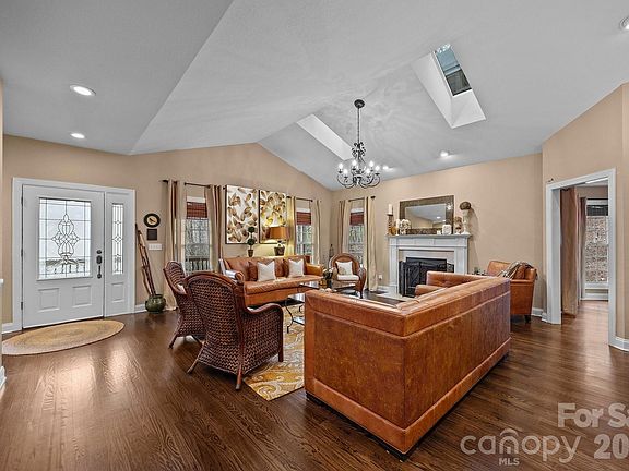 4th image of 43 Smokemont Dr