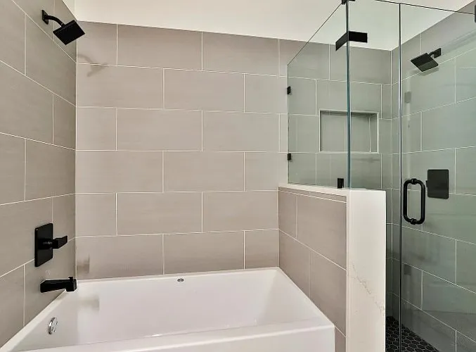 220 Jones St — Photo 11