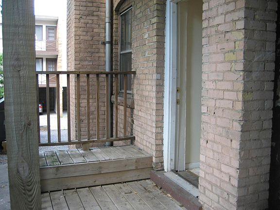 2nd image of 615 5th Ave SE APT 4