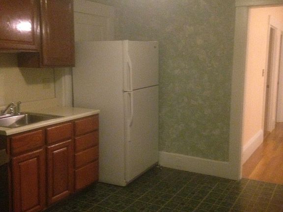 3rd image of 23 Pearl St #1