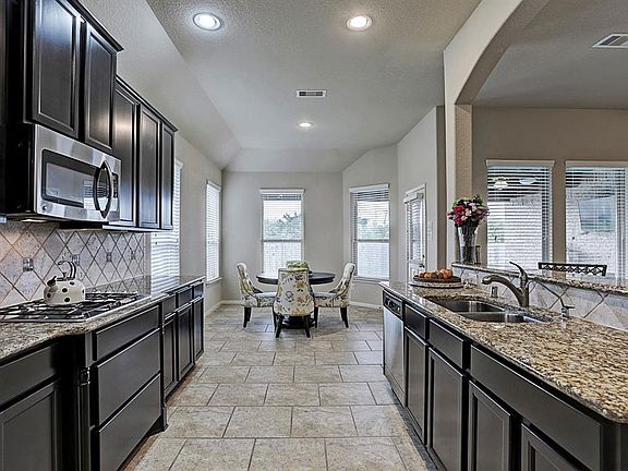 5th image of 605 Kirkham Ln
