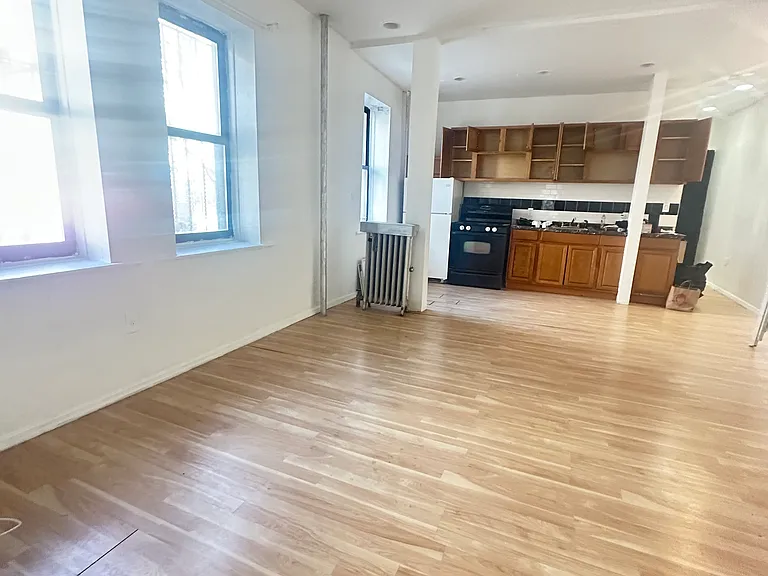 560 Lincoln Pl #A — Photo 1