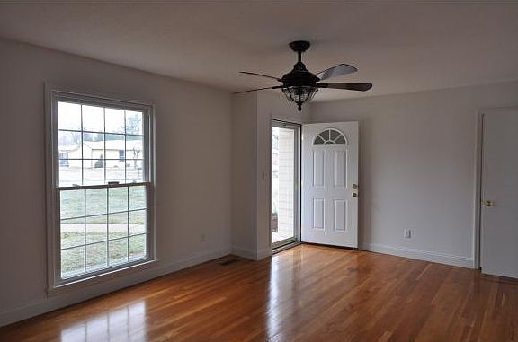5th image of 124 Fairlawn Dr