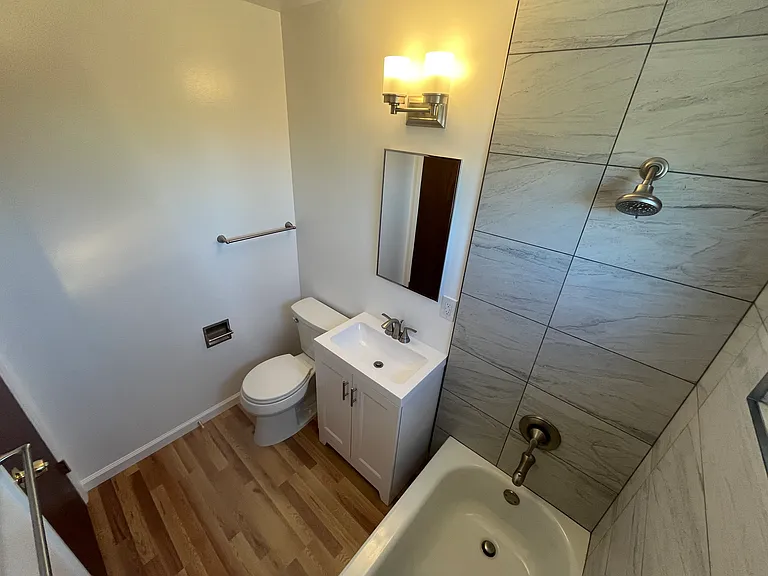 1339 Francisco St #D — Photo 5