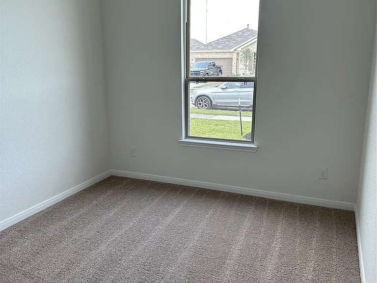 3019 Kastania Ln N — Photo 16