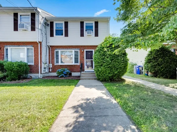 8 Albemarle St #6, Hyde Park, MA 02136