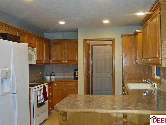 5th image of 2704 Lakeview Cir