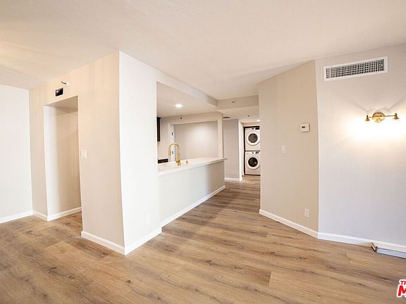 3rd image of 600 W 9th St APT 505
