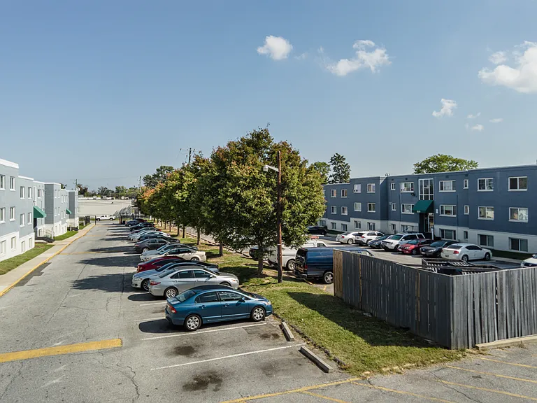 Regency Court Apartments — Photo 19