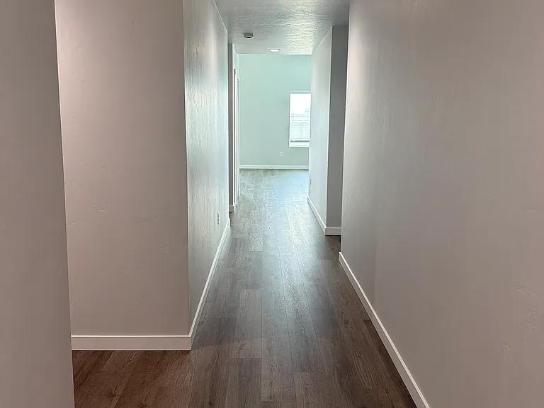 1125 W Jasper St — Photo 3