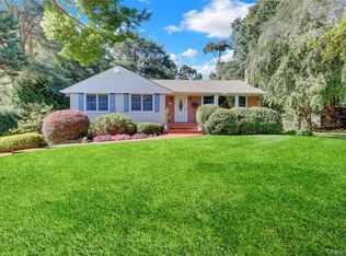 5 Robin Ln, Huntington, NY 11743