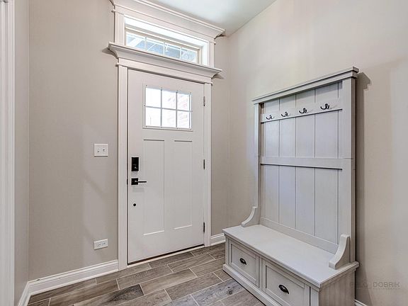 3rd image of 672 Parkside Ct