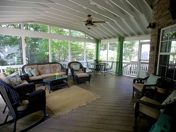 Screen porch 