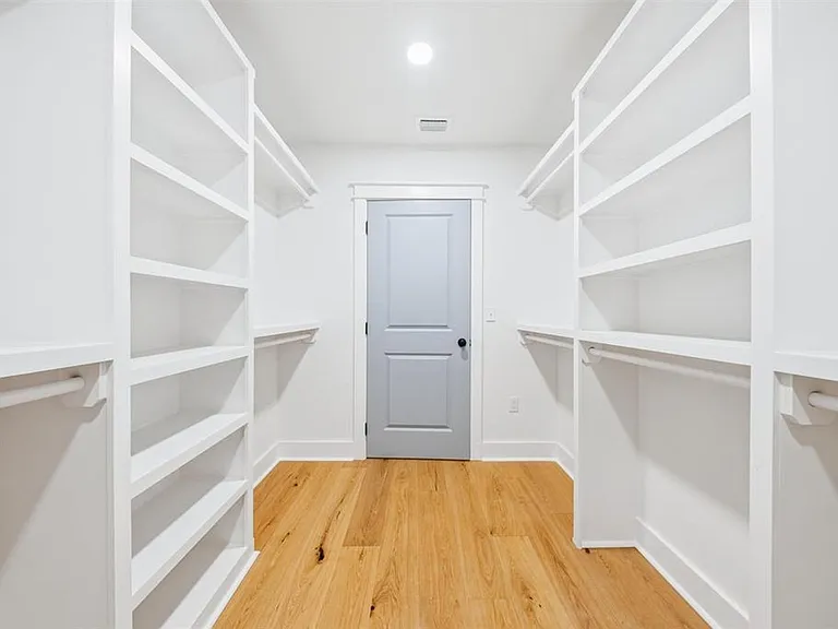 1827 Fernando Dr — Photo 8