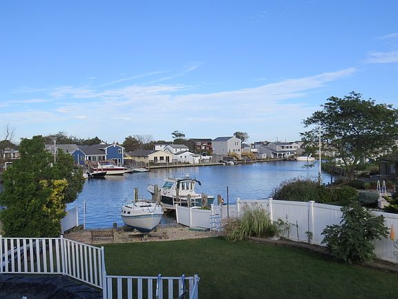 2nd image of 51 Dolphin Ln E