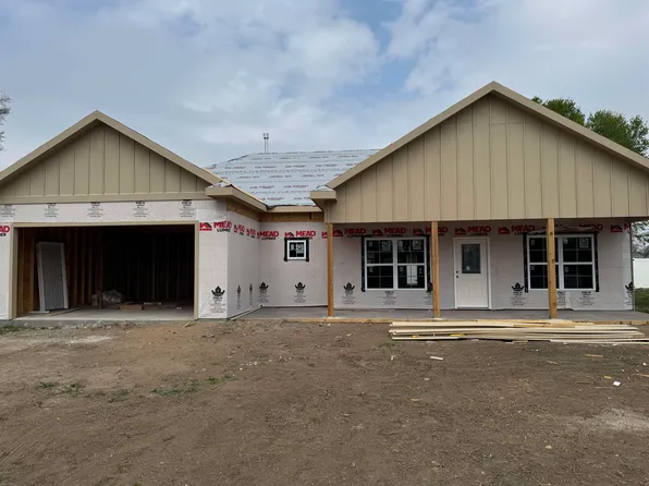 434 Saturn Ave, Salina, KS 67401