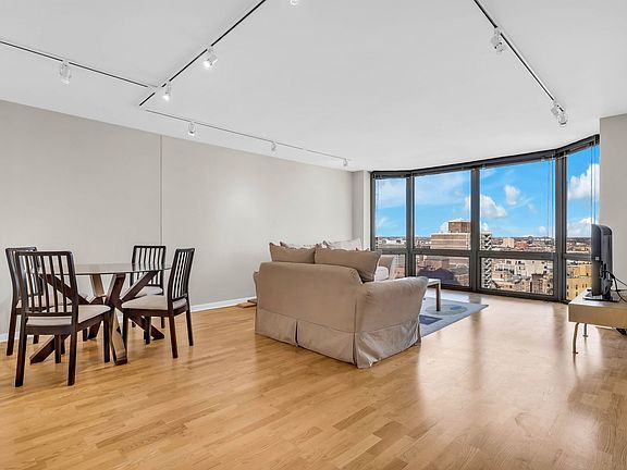 3rd image of 2650 N Lakeview Ave APT 2107