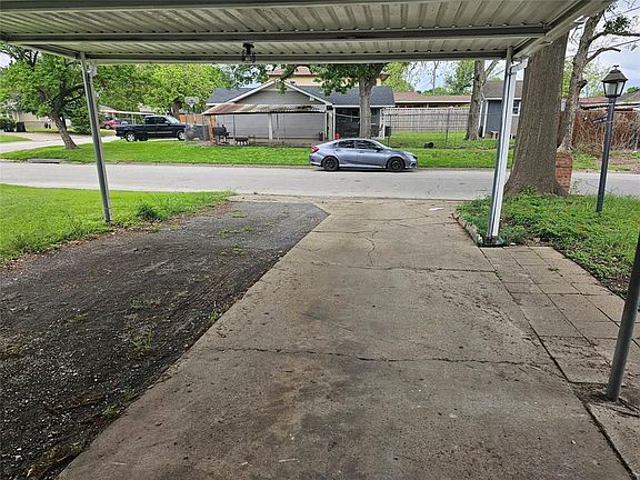 3rd image of 10911 Royal Pine Dr