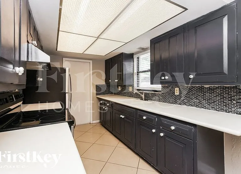 1105 Arthur Ave — Photo 8