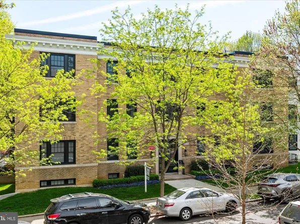 2869 28th St NW #1, Washington, DC 20008