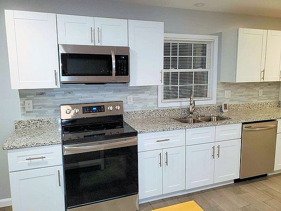 New kitchen with granite 