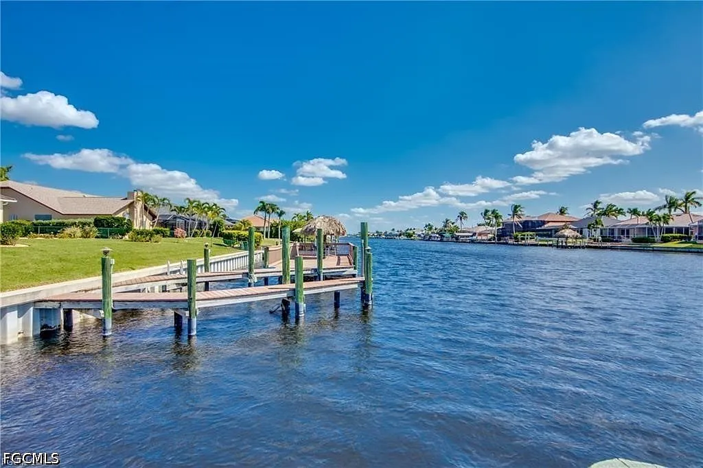 3 bed, 2.0 bath, 2169 sqft, $6,200 — Photo 3