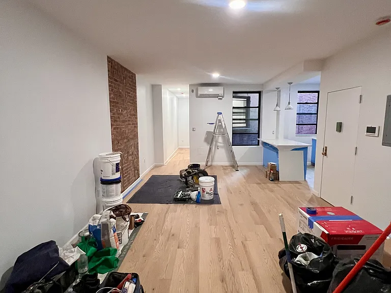 210 E 9th St #2 — Photo 4