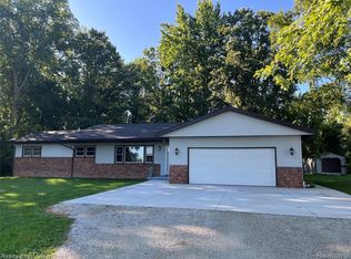 3785 Carrigan Rd, Fort Gratiot, MI 48059