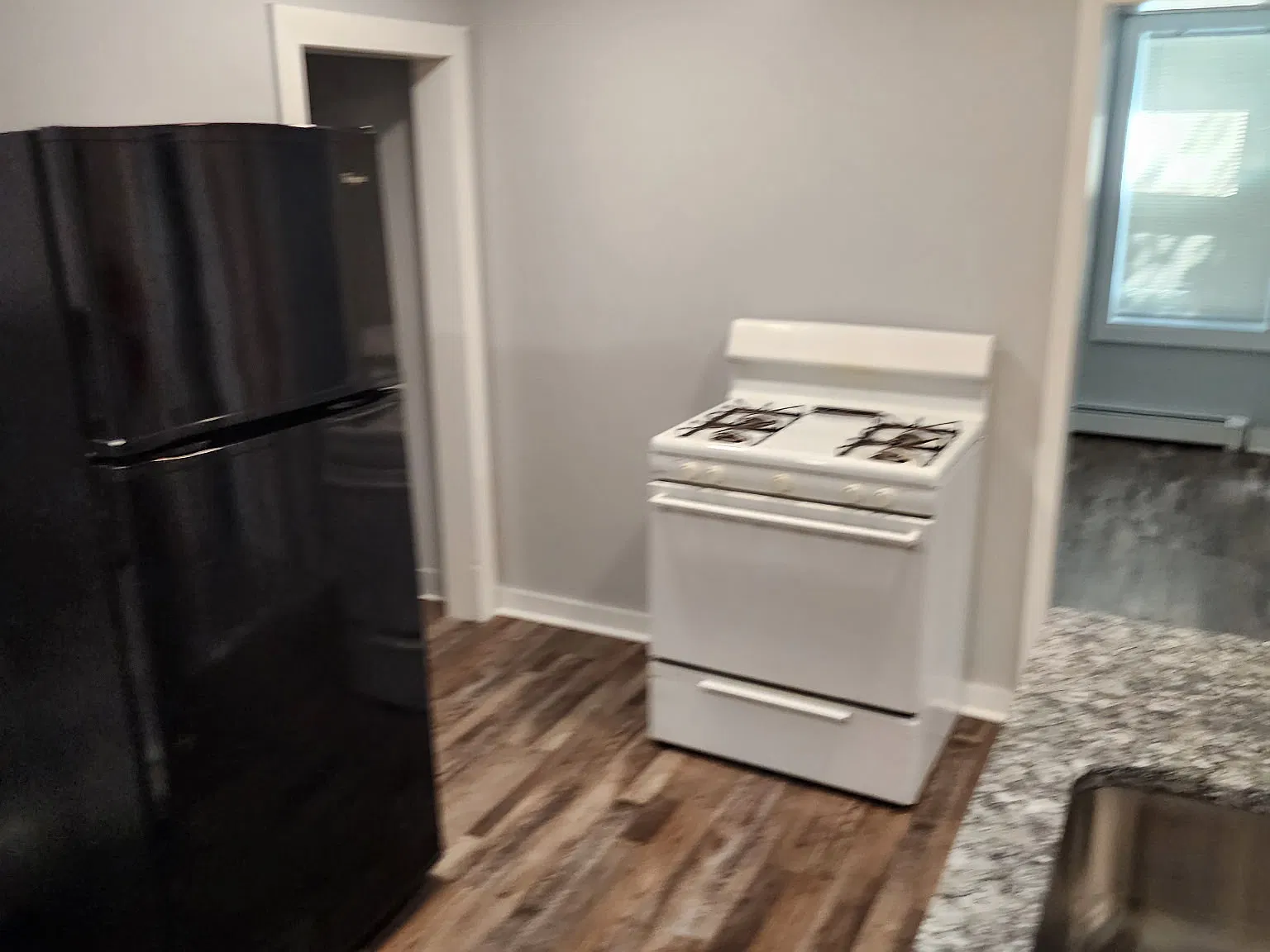 2 bed, 500 sqft, $1,650 — Photo 4